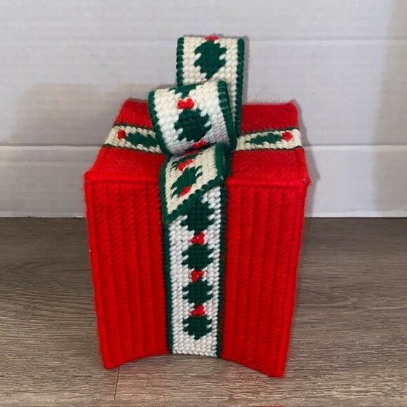 Vintage Needlepoint Tissue Box Cover Christmas Present Holly Grandmacore - Picture 2 of 6